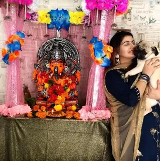Subuhi Joshi welcomes Ganpati at her house