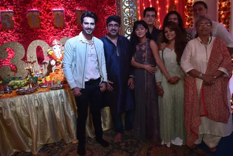  Rajan Shahi, Deepa Shahi, Shivangi Joshi, Mohsin Khan, Sanjeev Seth and the cast of Yeh Rishta Kya Kehlata Hai