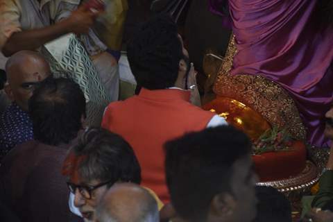 Abhishek Bachchan seeks blessings from Bappa!