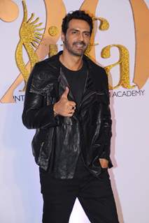 Arjun Rampal walks the Green Carpet!