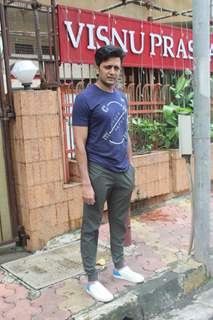 Riteish Deshmukh snapped around the town! 