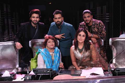 Kareena Kapoor Khan, Bosco Martis, Raftaar, Saroj Khan and Jackie Bhagnani  on DID