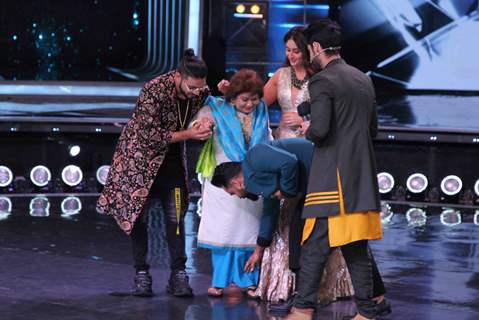 Kareena Kapoor, Bosco Martis, Raftaar, Saroj Khan and Karan Wahi