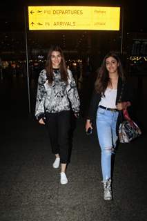 Kriti Sanon snapped at Mumbai airport!