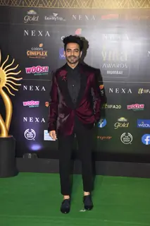 Bollywood celebrities walk the Green Carpet at IIFA awards 2019! 