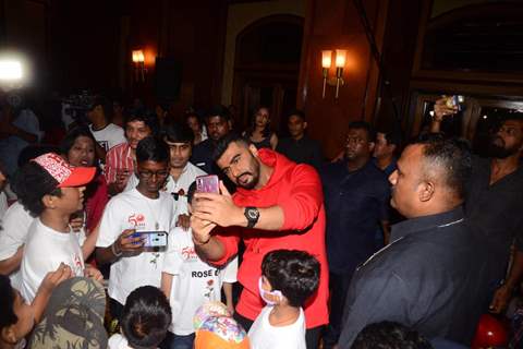 Arjun Kapoor celebrates 'National Cancer Rose Day' with Cancer Affected Children!