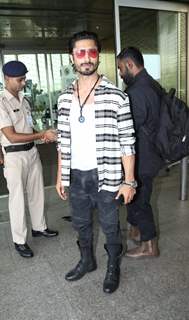 Vidyut Jammwal snapped at Mumbai Airport! 