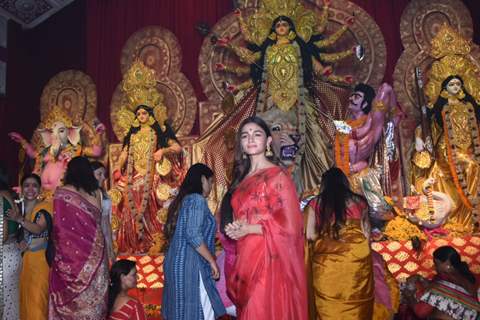 Alia Bhatt and Hrithik Roshan attend Durga Pooja!