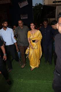 Bollywood celebrities attend the Durga Pooja! 