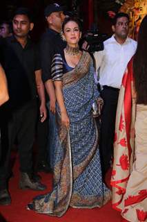 Bollywood celebrities attend the Durga Pooja! 