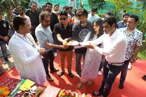 Kartik Aaryan, Kiara Advani and Anees Bazmee at the mahurat shoot of Bhool Bhulaiyaa 2!