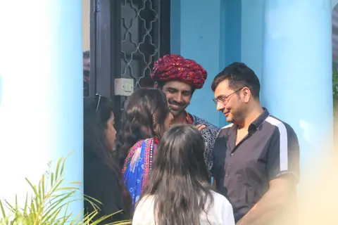 Kartik Aaryan and Kiara Advani have fun at the sets of Bhool Bhulaiya 2
