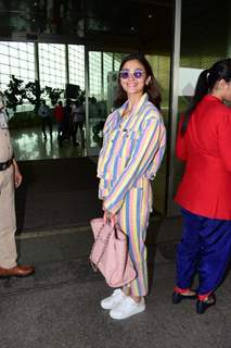 Alia Bhatt snapped at Mumbai Airport!