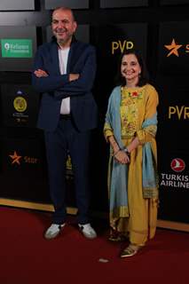 Bollywood celebrities walk the Red Carpet at Jio MAMI 2019! 