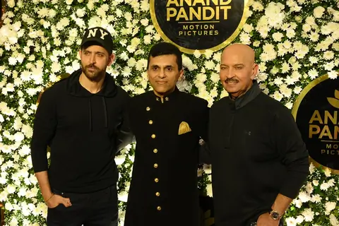 Hrithik, Anand Pandit and Rakesh Roshan