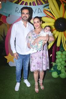 Esha Deol and Bharat Takhtani with Miraya Takhtani!