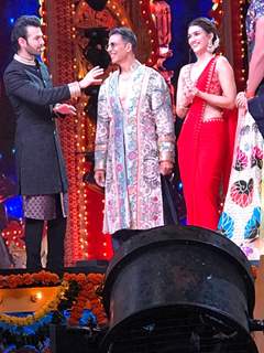 Karan V Grover, Akshay Kumar and Kriti Sanon