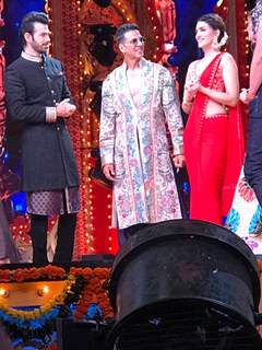 Karan V Grover, Akshay Kumar and Kriti Sanon
