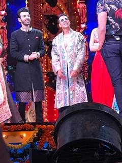 Karan V Grover, Akshay Kumar and Kriti Sanon