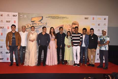 Saiee Manjrekar, Prabhu Deva, Sonakshi Sinha, Arbaaz Khan, Nikhil Dwivedi and Salman Khan