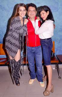Kriti Sanon, Sajid Nadiadwala and Wardha Nadiadwala snapped at Housefull 4's special screening