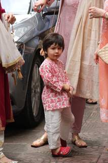 Kareena Kapoor and Saif Ali Khan celebrate Diwali!