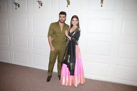 Arjun Kapoor and Kriti Sanon attend Panipat's trailer launch!
