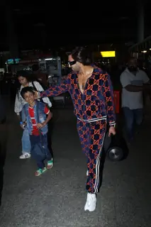 Ranveer Singh caught interacting with a fan at the airport