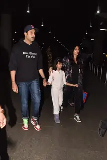 Abhishek, Aishwarya and Aaradhaya papped at the airport