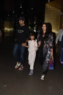 Abhishek, Aishwarya and Aaradhaya papped at the airport