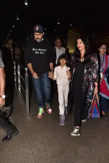 Abhishek, Aishwarya and Aaradhaya papped at the airport