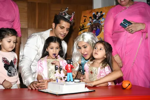 Karanvir Bohra and his wife, Teejay Sidhu with their twin daughters, Bella and Vienna