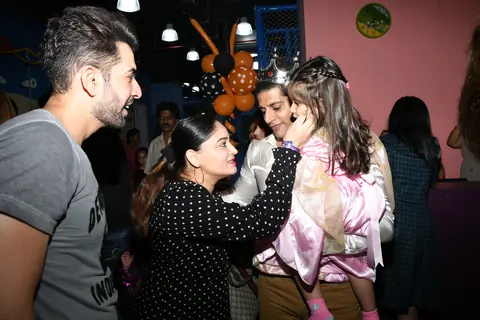 Jay Bhanushali and Mahhi Vij with Karanvir Bohra and his daughter
