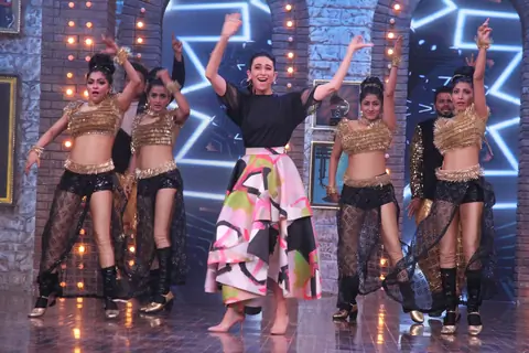 Karisma Kapoor on the sets of Movie Masti with Maniesh Paul