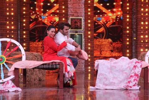 Karisma Kapoor on the sets of Movie Masti with Maniesh Paul