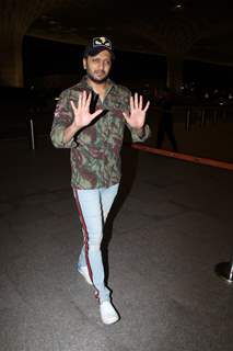 Riteish Deshmukh papped at the airport