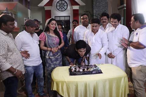 Aasif Sheikh celebrates his Birthday on the sets.