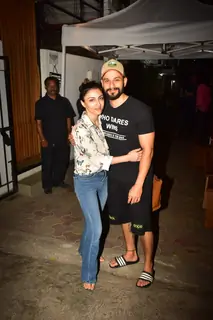 Soha Ali Khan and Kunal Kemmu papped around the town