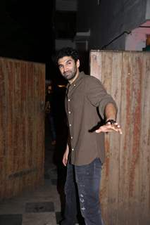 Aditya Roy Kapur snapped at Milap Zaveri's birthday bash!