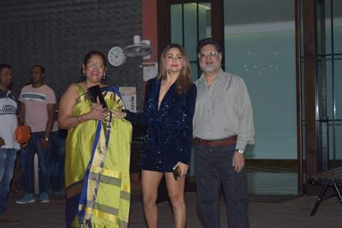 Amrita Arora with her parents