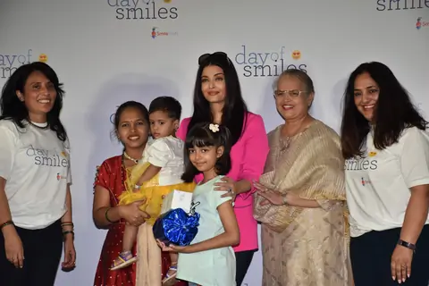 Aishwarya Rai Bachchan snapped at Srcc Hospital with mother and daughter Aaradhya Bachchan for an event!