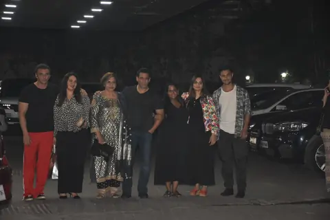 Khan-daan celebrates Helen's birthday in an intimate get-together!
