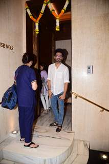 Celebrities visit Manish Malhotra's house!