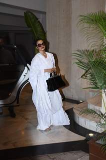 Celebrities visit Manish Malhotra's house!