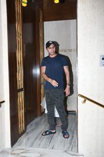 Celebrities visit Manish Malhotra's house!