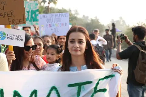Dia Mirza leads a Climate Change Protest!