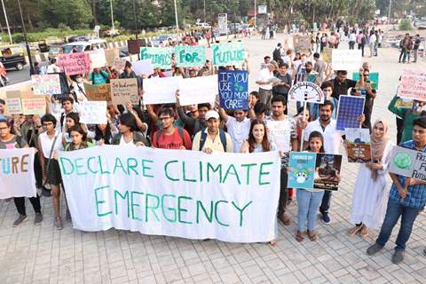 Dia Mirza leads a Climate Change Protest!