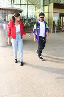 Deepika Padukone and Kartik Aaryan papped while dancing on the airport