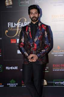 Vardhan Puri papped at the Red Carpet of Filmfare Glamour and Style Awards 2019