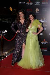 Kriti Sanon and Nupur Sanon papped at the Red Carpet of Filmfare Glamour and Style Awards 2019